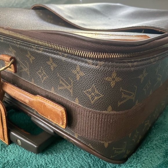 Authentic Louis Vuitton Rolling Suitcase - Picture 4 of 16